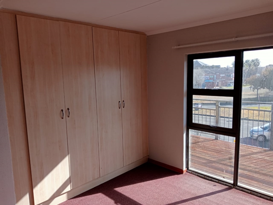 To Let 4 Bedroom Property for Rent in Langenhovenpark Free State